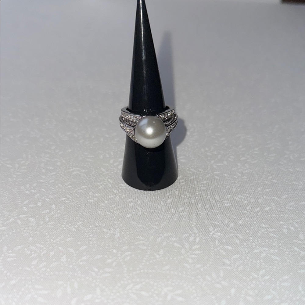Grey Pearl and‎ crystal ring